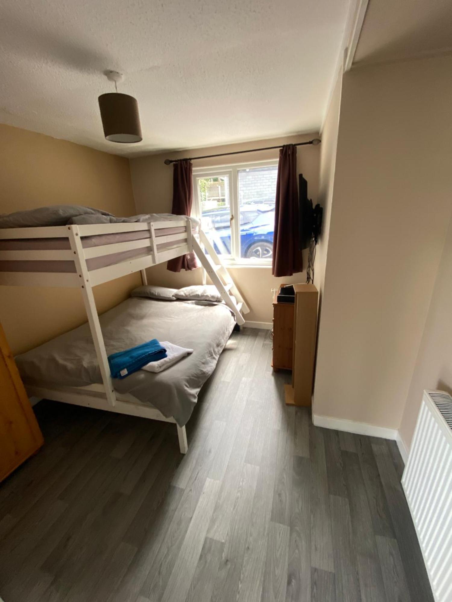 Stunning 3 Bed Riverside Cabin In Snowdonia Caeathro Eksteriør bilde