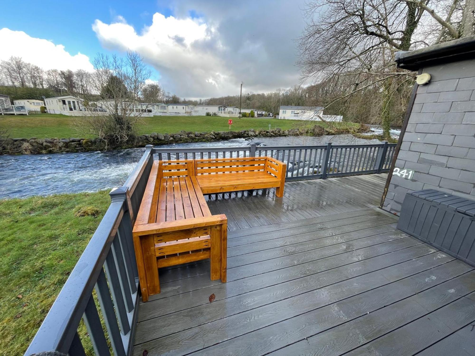 Stunning 3 Bed Riverside Cabin In Snowdonia Caeathro Eksteriør bilde